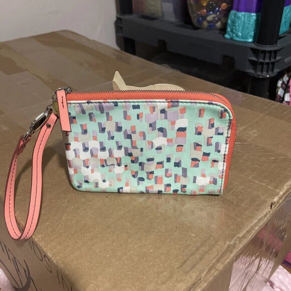 Fossil Keyper Wristlet ~ Green Multi ~ Geo or Terrazzo Pattern - Picture 3 of 7